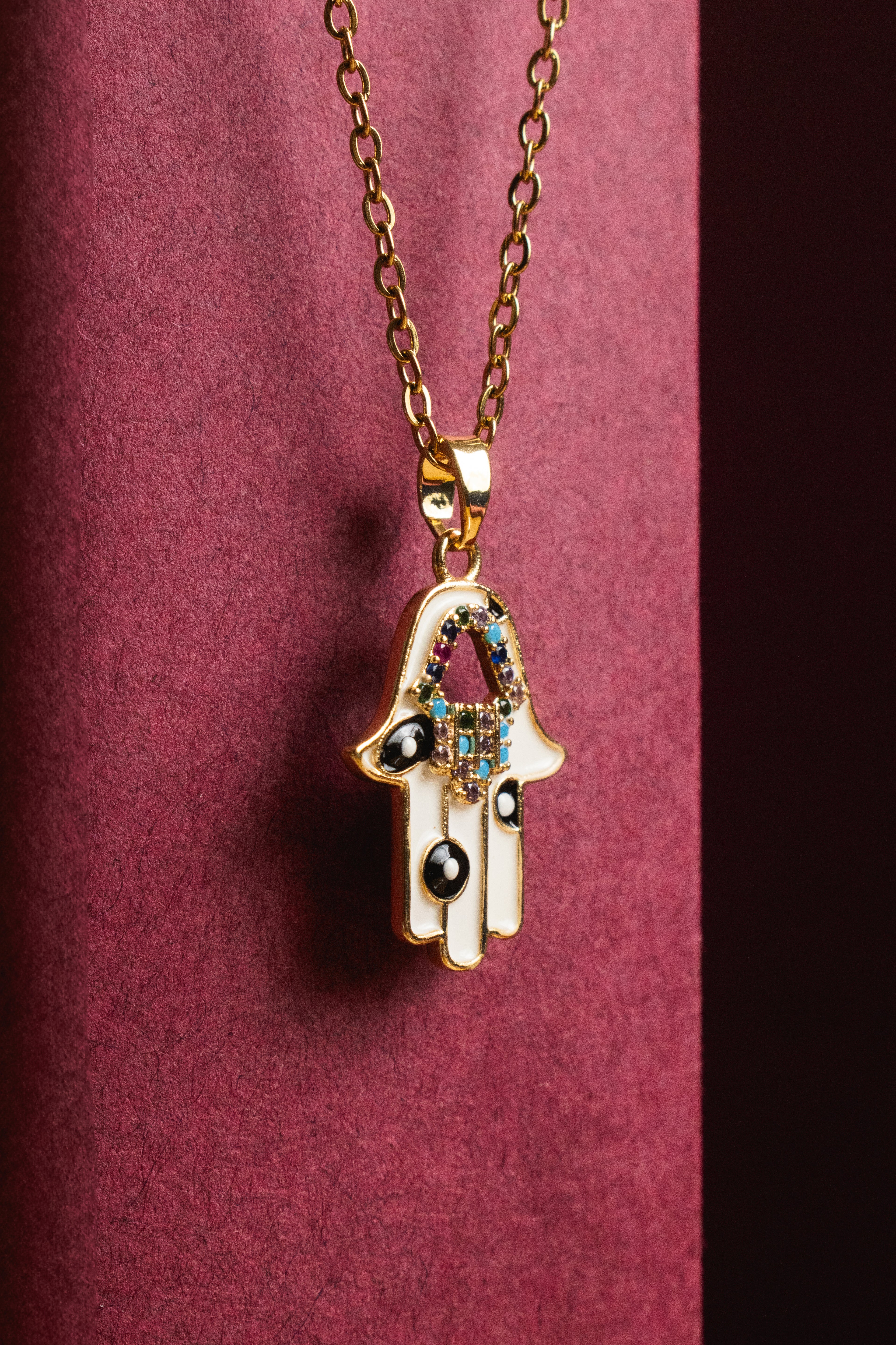 CHAIN WITH HAMSA PENDANT